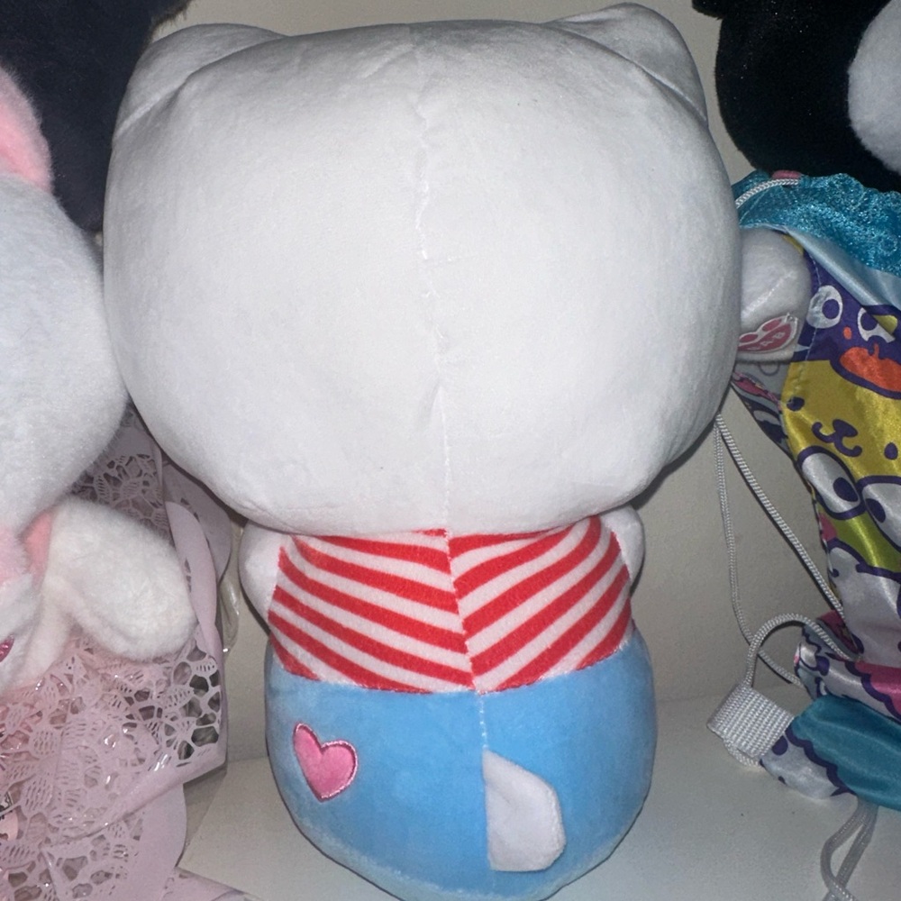 Hello kitty plush - Picture 2 of 2